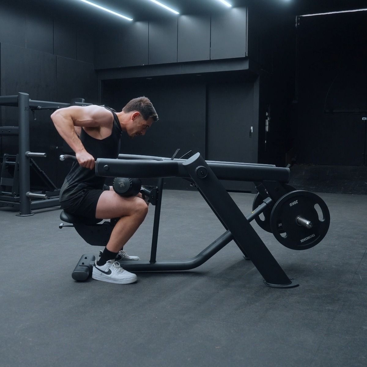 Seated Dip - Onyx™ Series